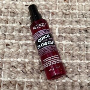 Redken Quick Blowout Spray in Deep Red